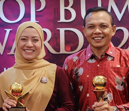 Bupati Yusran Akbar Raih Penghargaan Top Pembina BUMD Kedua Kalinya